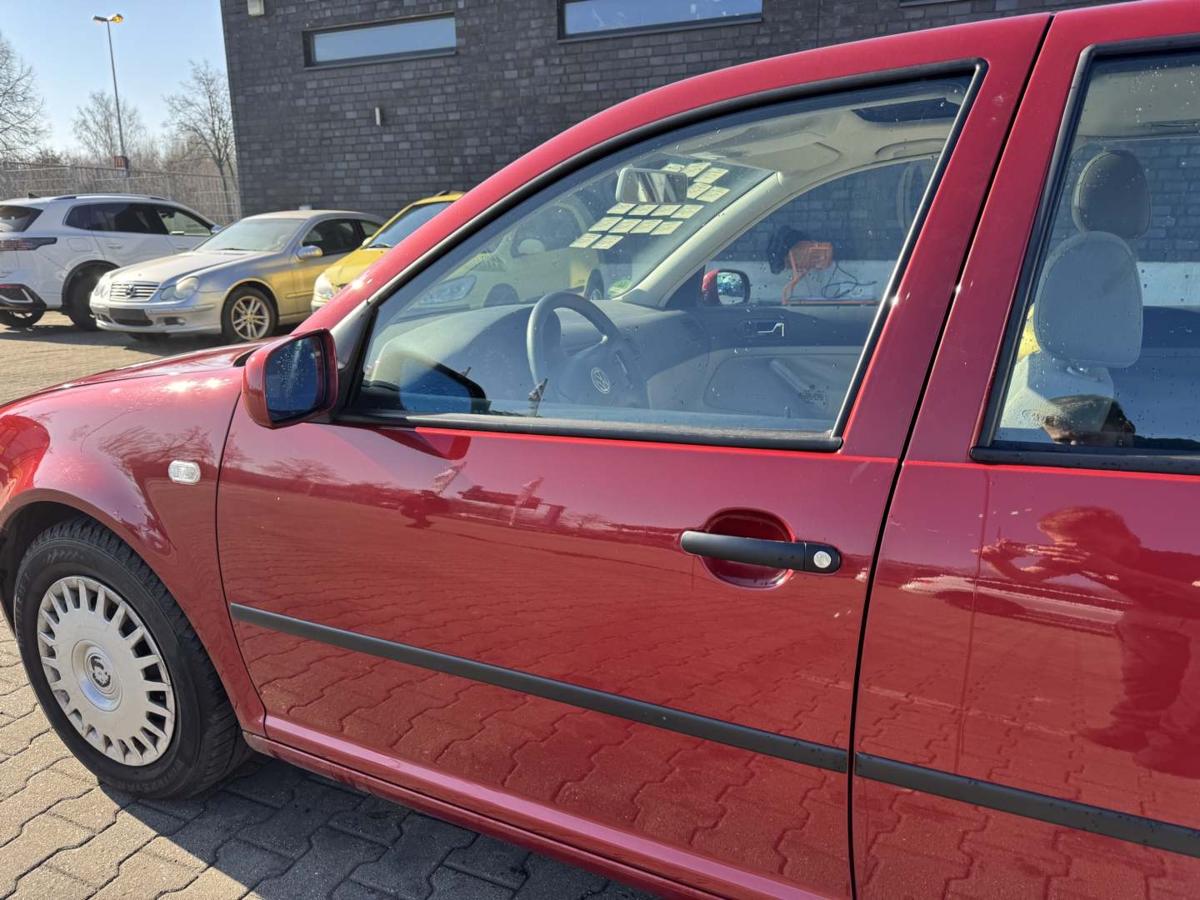 VW Golf 4 original T&uuml;r vorn links LC3K Canyonred 5-T&uuml;rer Rohbau Bj.2000